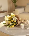 Así se siente recibir flores en casa. Pequeños detalles que iluminan el día 💛 #FloresConAlma.webp