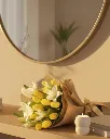 Así se siente recibir flores en casa. Pequeños detalles que iluminan el día 💛 #FloresConAlma (1).webp